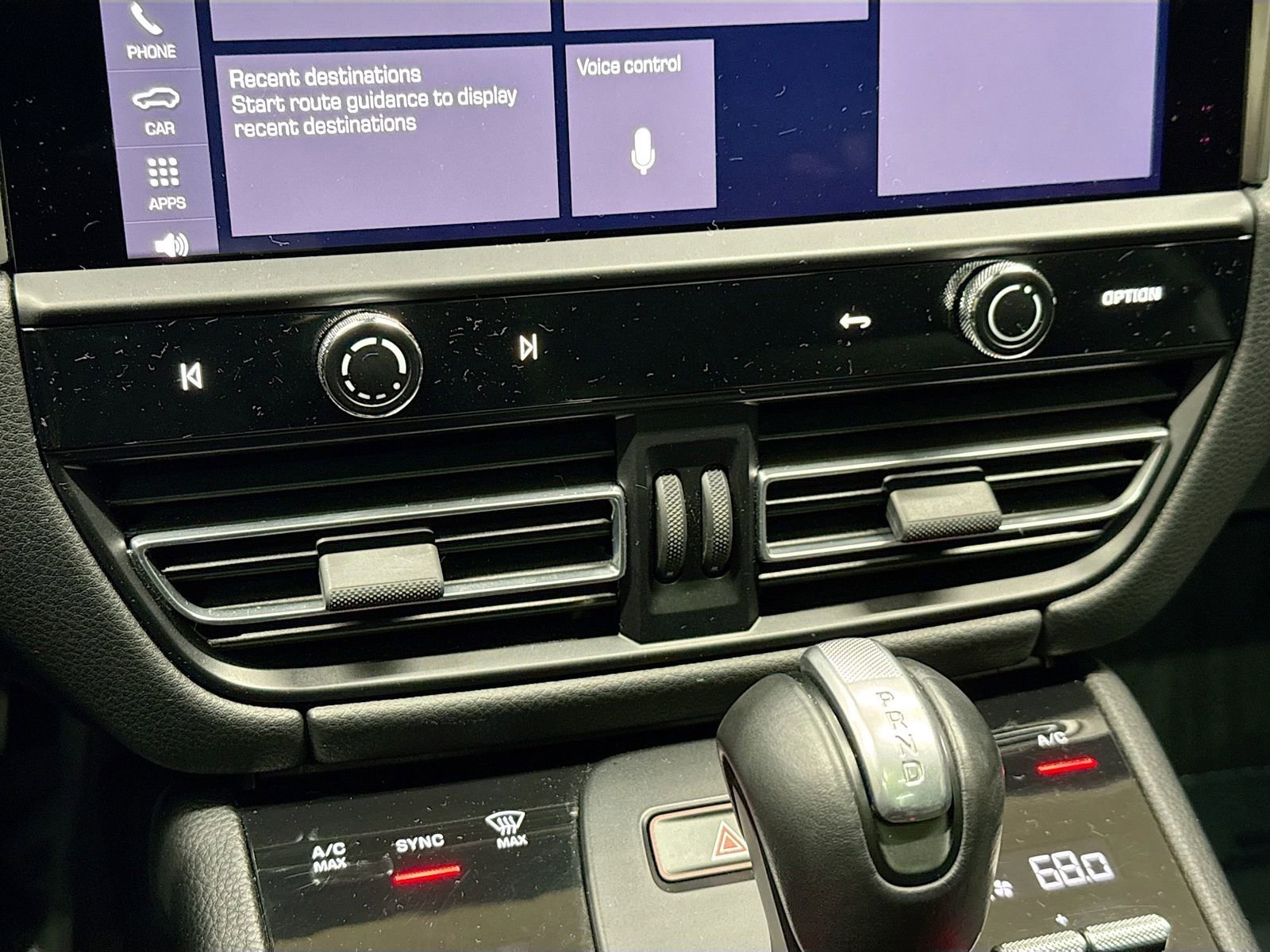 Used 2024 Porsche Macan image 17