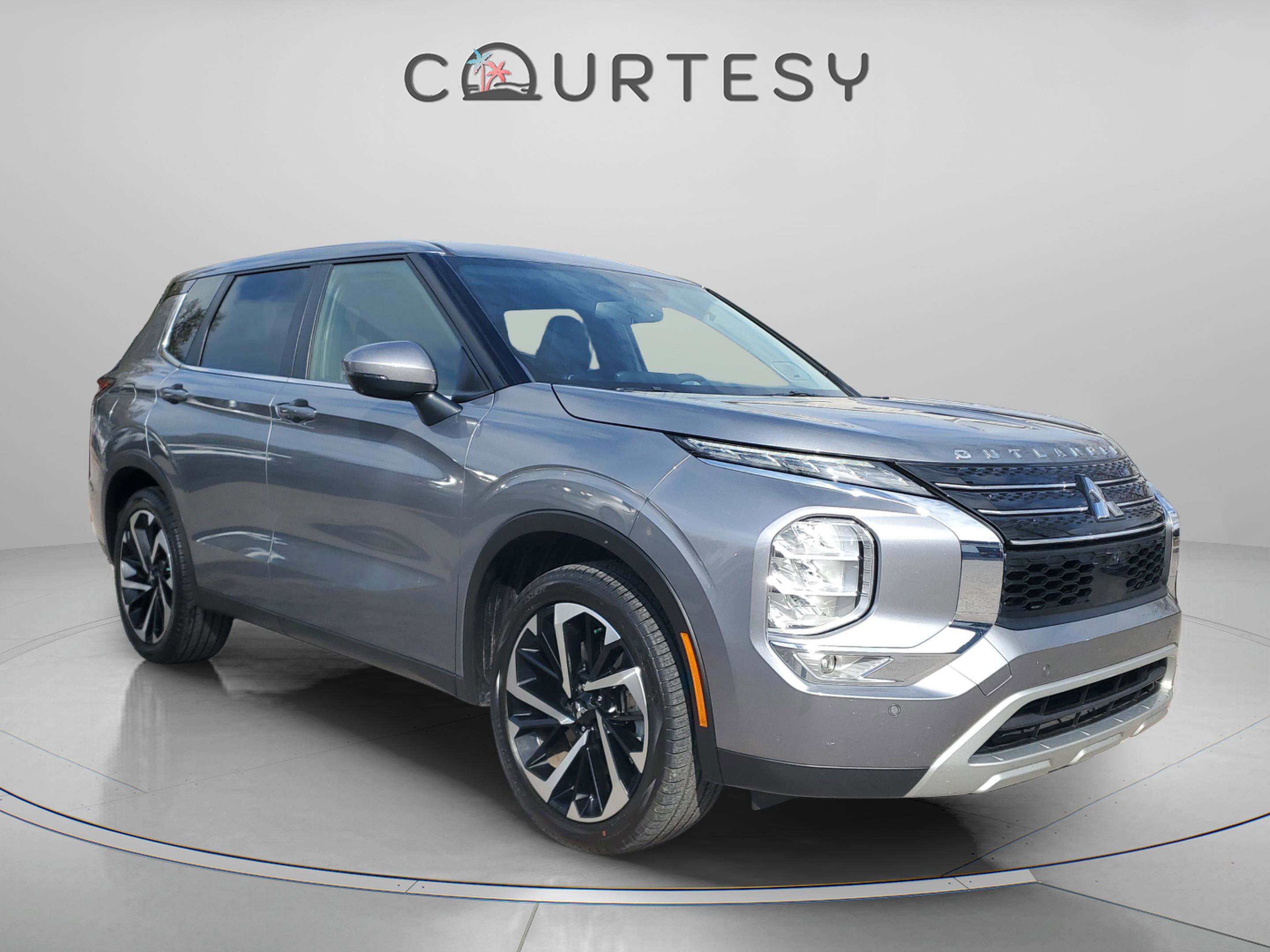 Used 2023 Mitsubishi Outlander SE Black Edition image 6