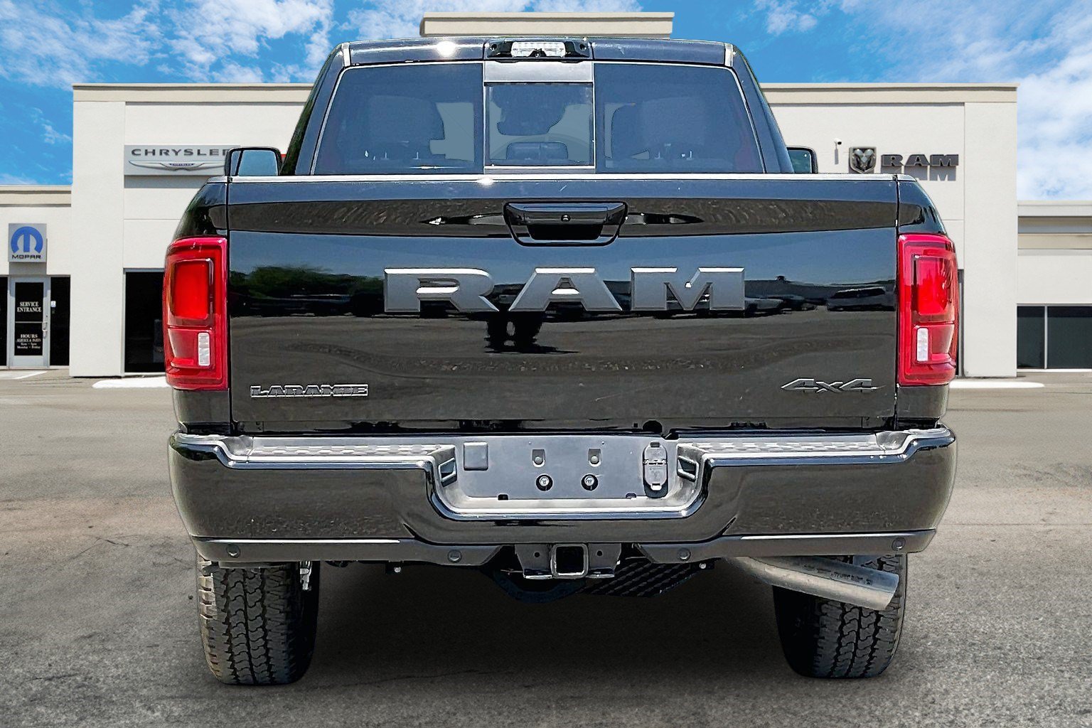 New 2026 RAM 2500 Laramie AWD/4WD image 4