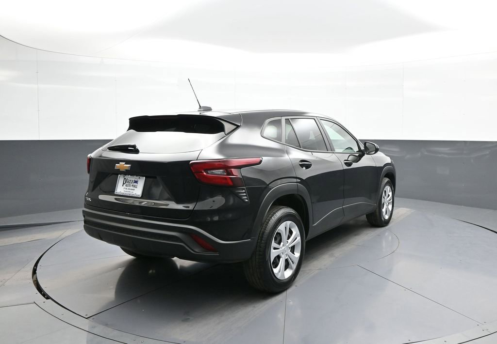 Used 2024 Chevrolet Trax LS w/ Driver Confidence Package image 6