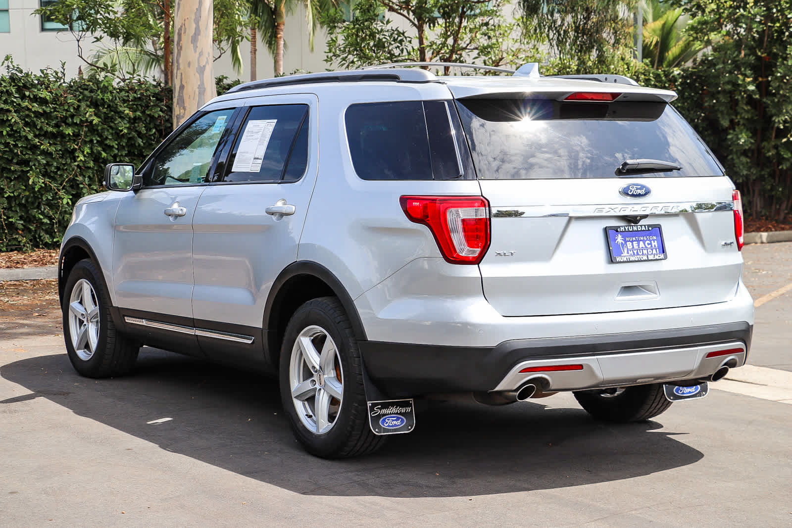 Used 2016 Ford Explorer XLT w/ Equipment Group 202A AWD/4WD image 8