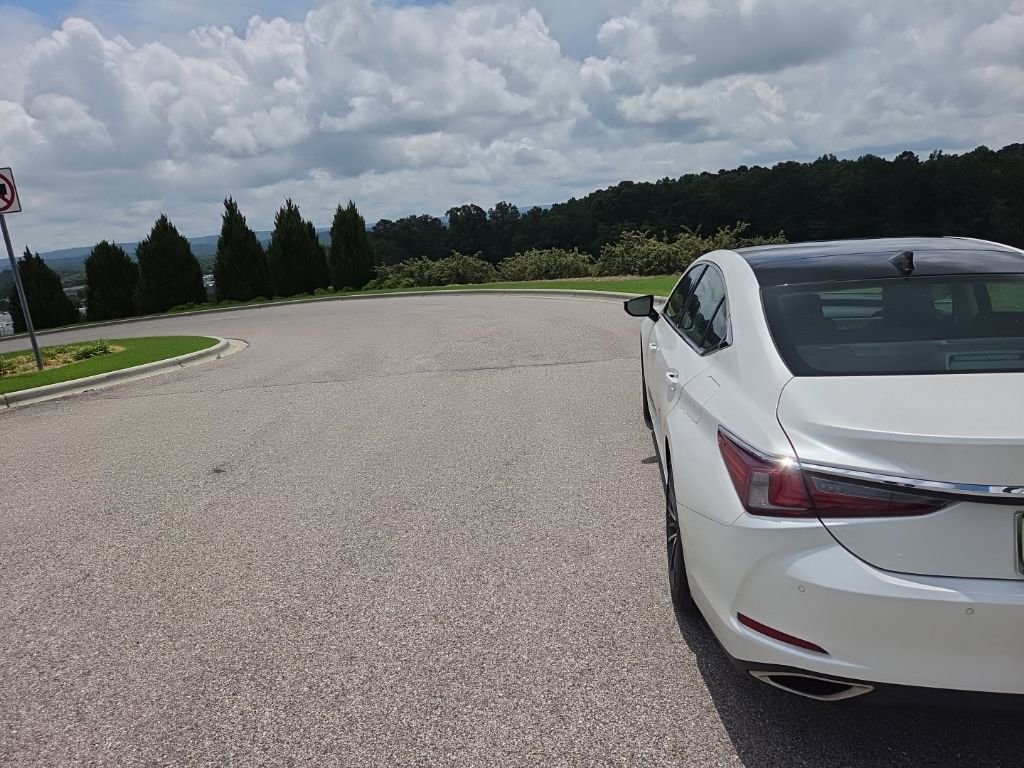 Used 2022 Lexus ES 350 w/ Premium Package FWD image 7
