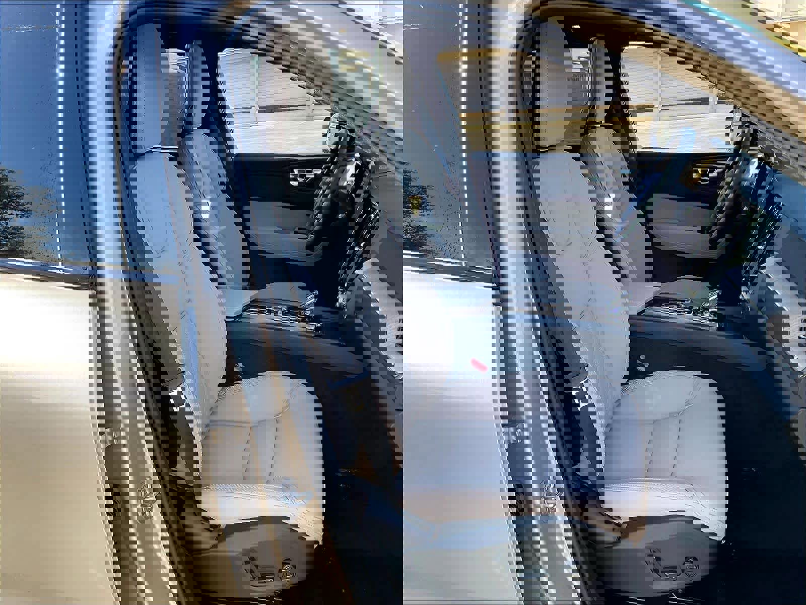 New 2026 Volvo XC60 B5 Plus w/ Protection Package Premier image 31