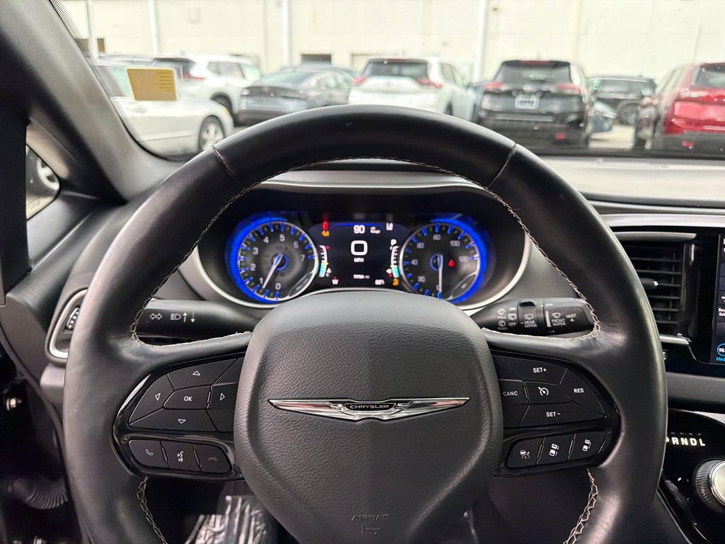 Used 2020 Chrysler Pacifica Touring-L Plus w/ Advanced Safetytec Group FWD image 19
