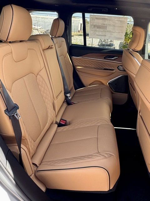 New 2025 Jeep Grand Cherokee Summit image 15