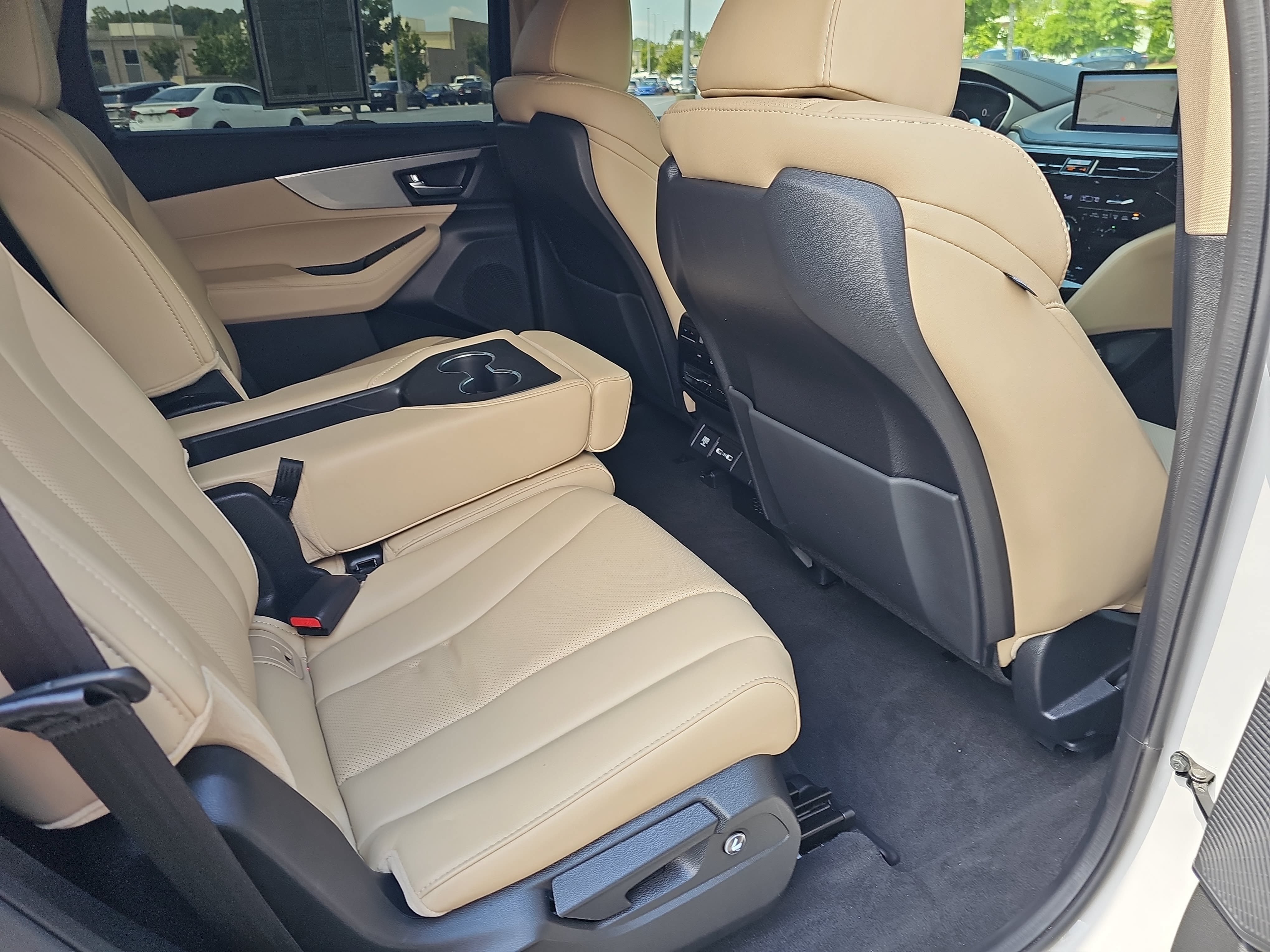 Certified 2024 Acura MDX FWD w/ Technology Package image 11