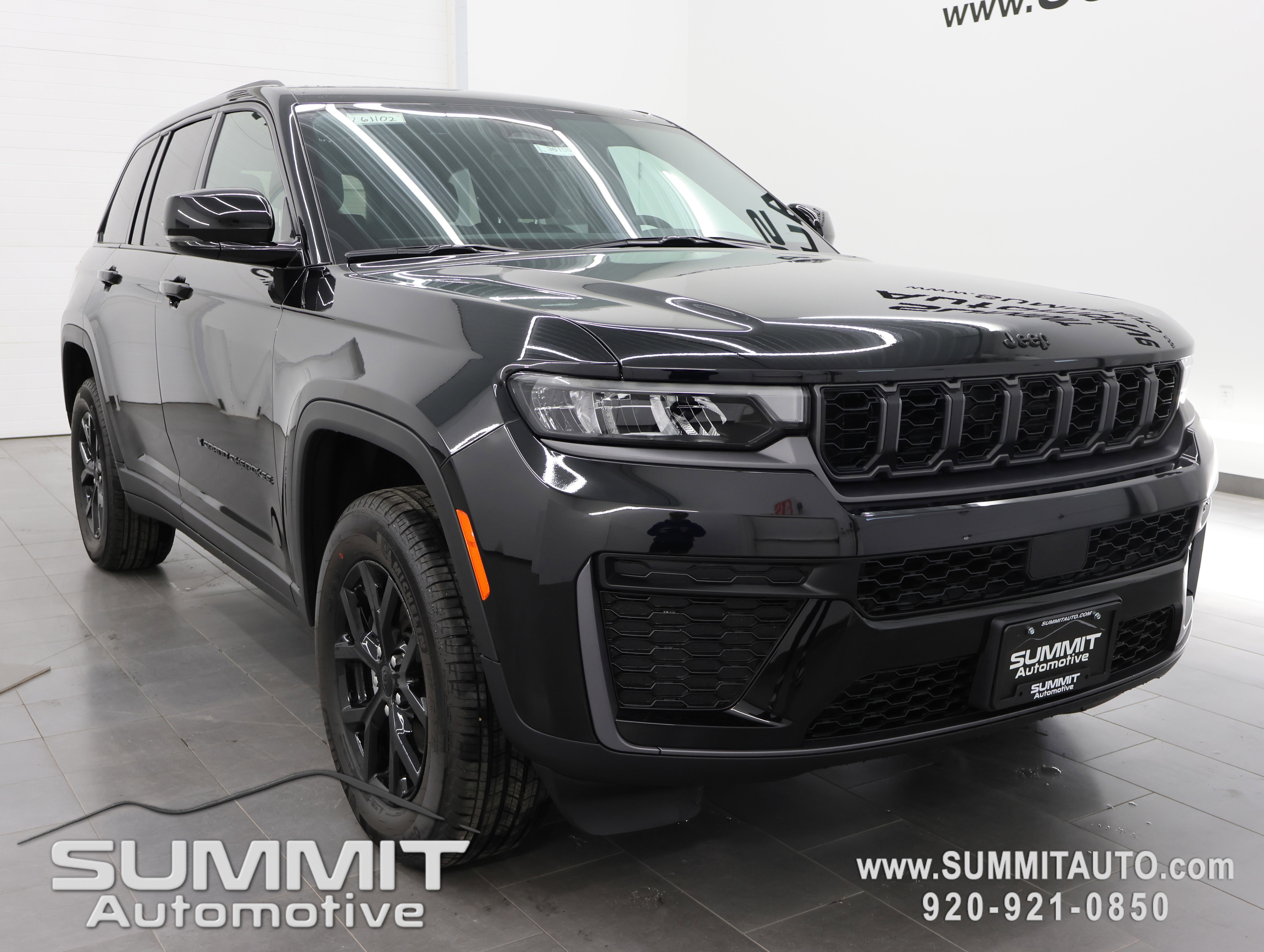 New 2026 Jeep Grand Cherokee Altitude AWD/4WD image 2