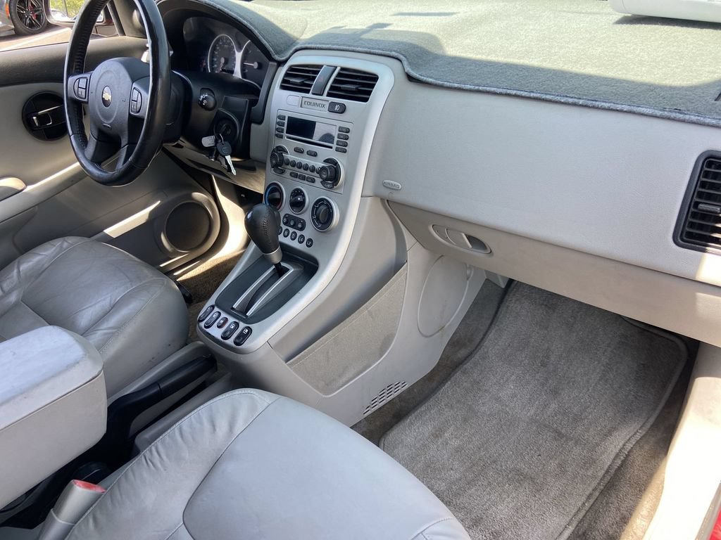 Used 2005 Chevrolet Equinox LT w/ Preferred Equipment Group AWD/4WD image 23