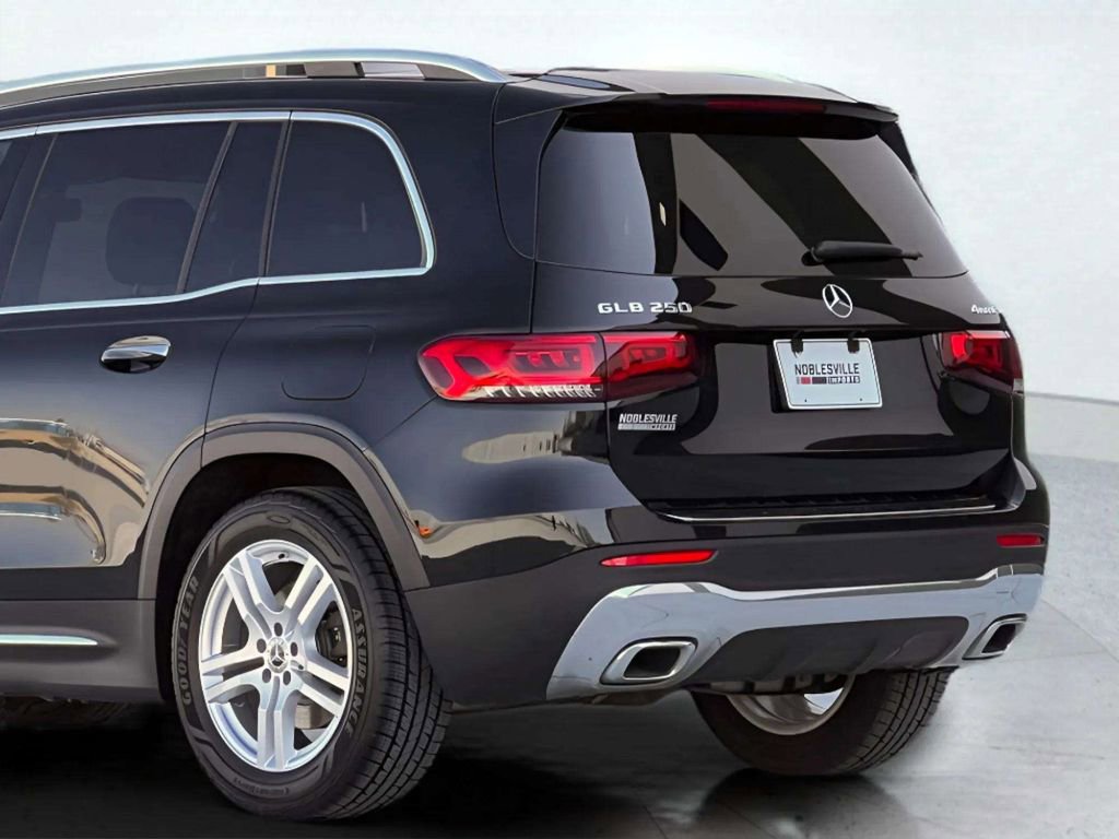 Used 2021 Mercedes-Benz GLB 250 4MATIC w/ Premium Package image 31