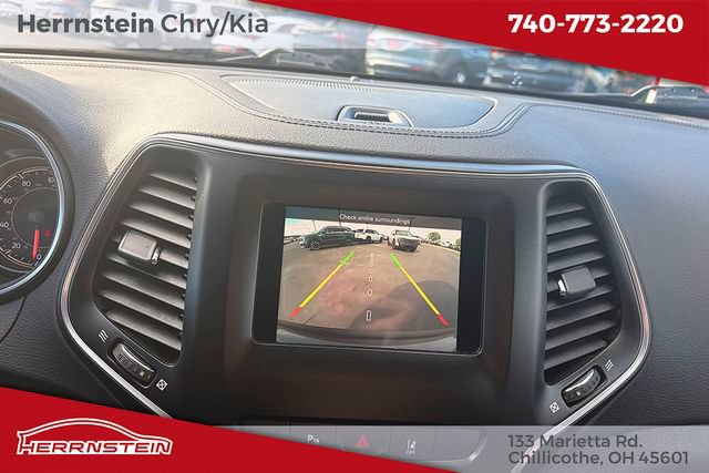 Used 2021 Jeep Cherokee Latitude Lux w/ Mopar Interior Package AWD/4WD image 19