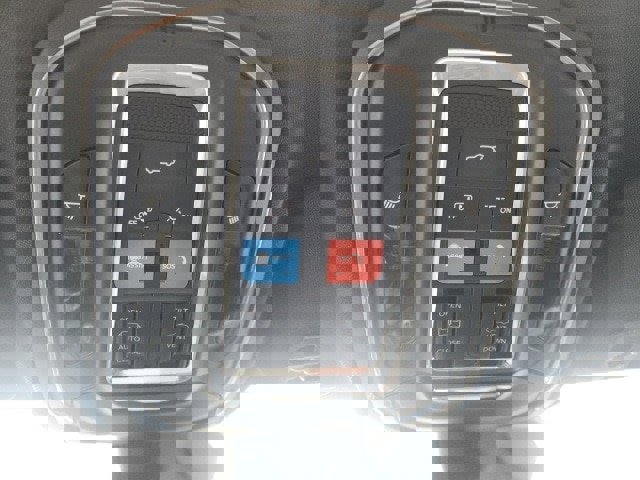 New 2025 Jeep Grand Cherokee Altitude image 9