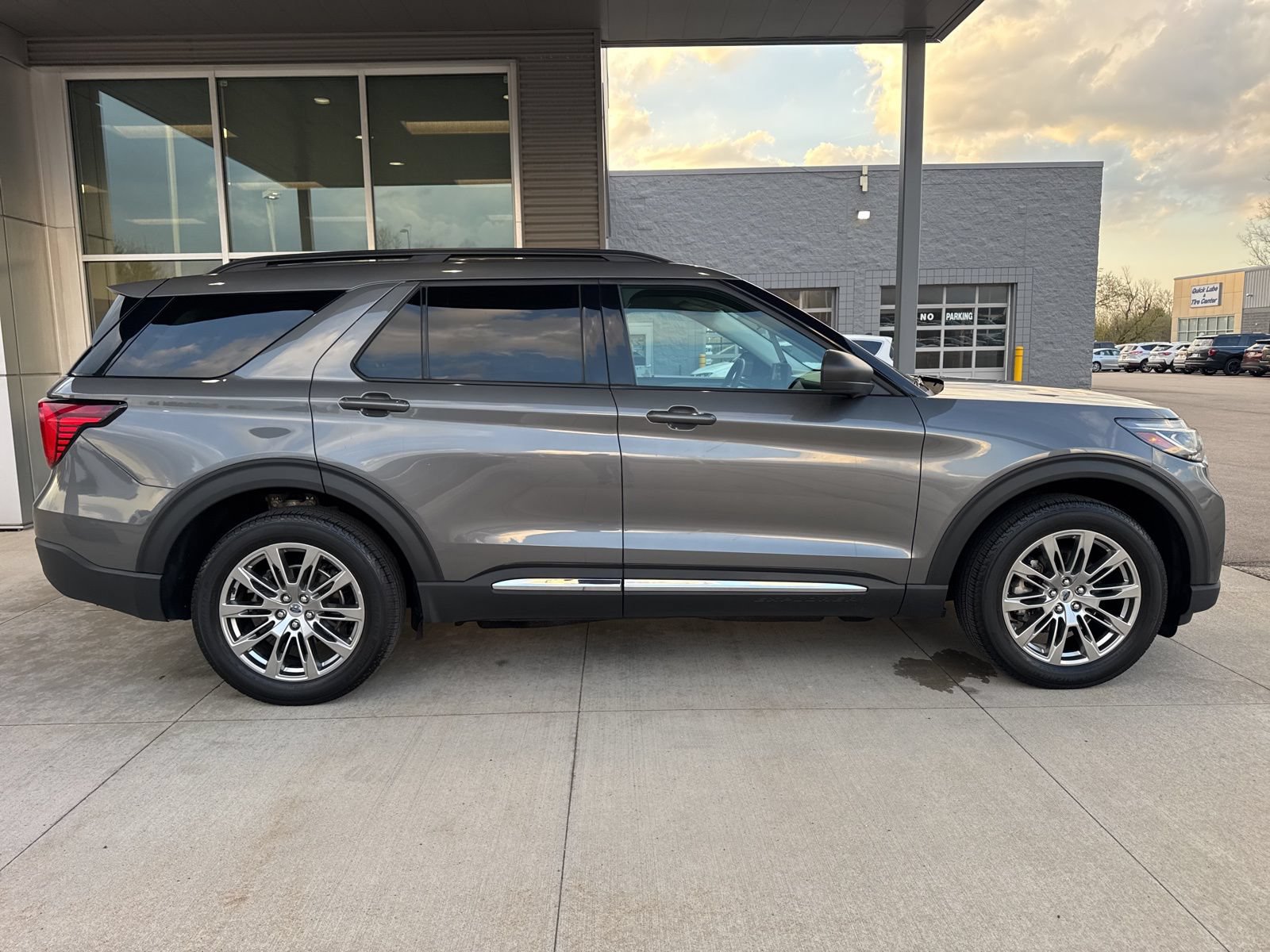 Certified 2025 Ford Explorer Active w/ Active Comfort Package AWD/4WD image 9