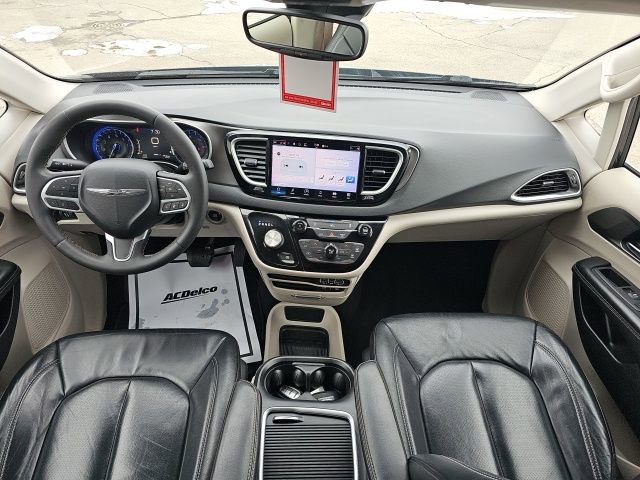 Used 2022 Chrysler Pacifica Touring-L image 27