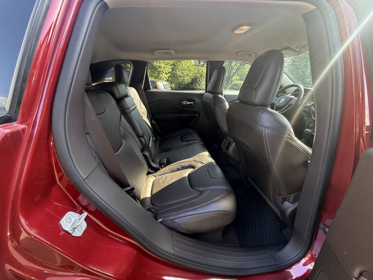 Used 2014 Jeep Cherokee Trailhawk w/ Comfort/Convenience Group AWD/4WD image 18
