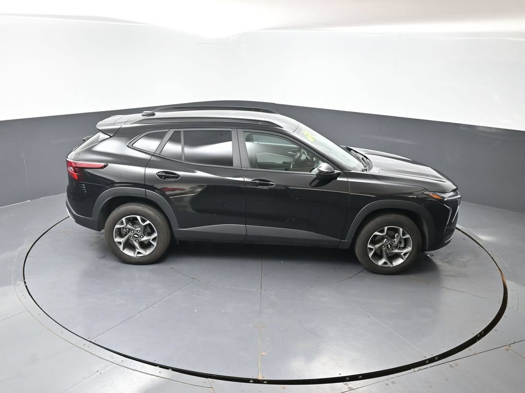 Used 2025 Chevrolet Trax LT FWD image 43