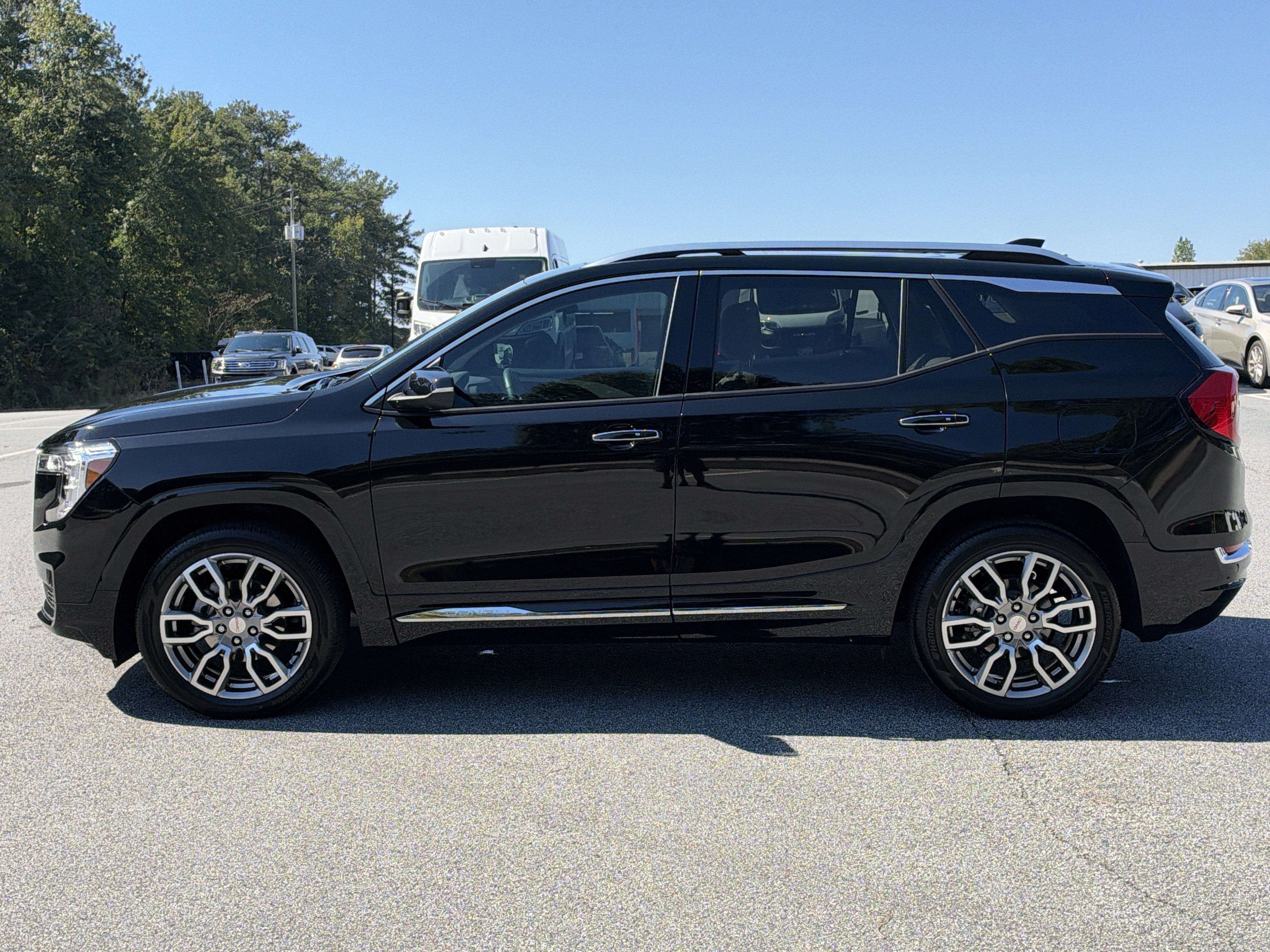 Used 2022 GMC Terrain Denali w/ Denali Premium Package AWD/4WD image 4