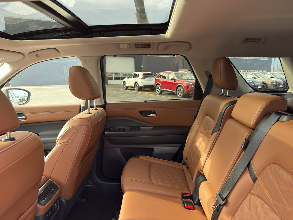 Certified 2025 Nissan Pathfinder Platinum w/ Cargo Package image 32