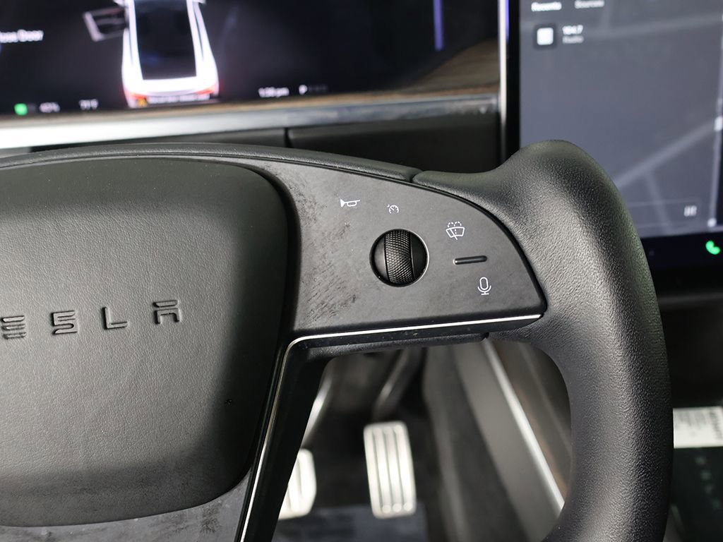 Used 2023 Tesla Model X image 33