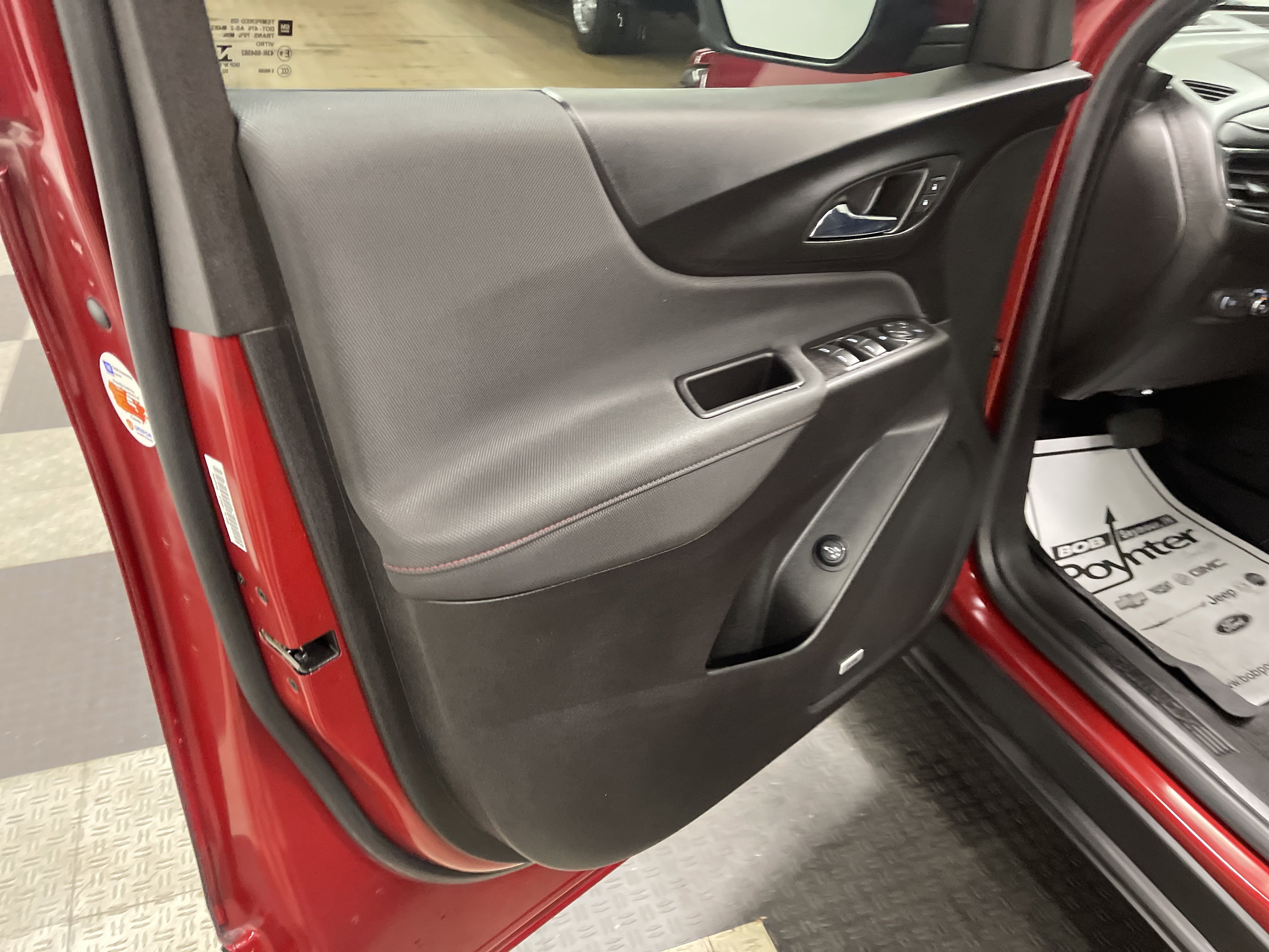 Used 2022 Chevrolet Equinox RS w/ RS Leather Package image 10