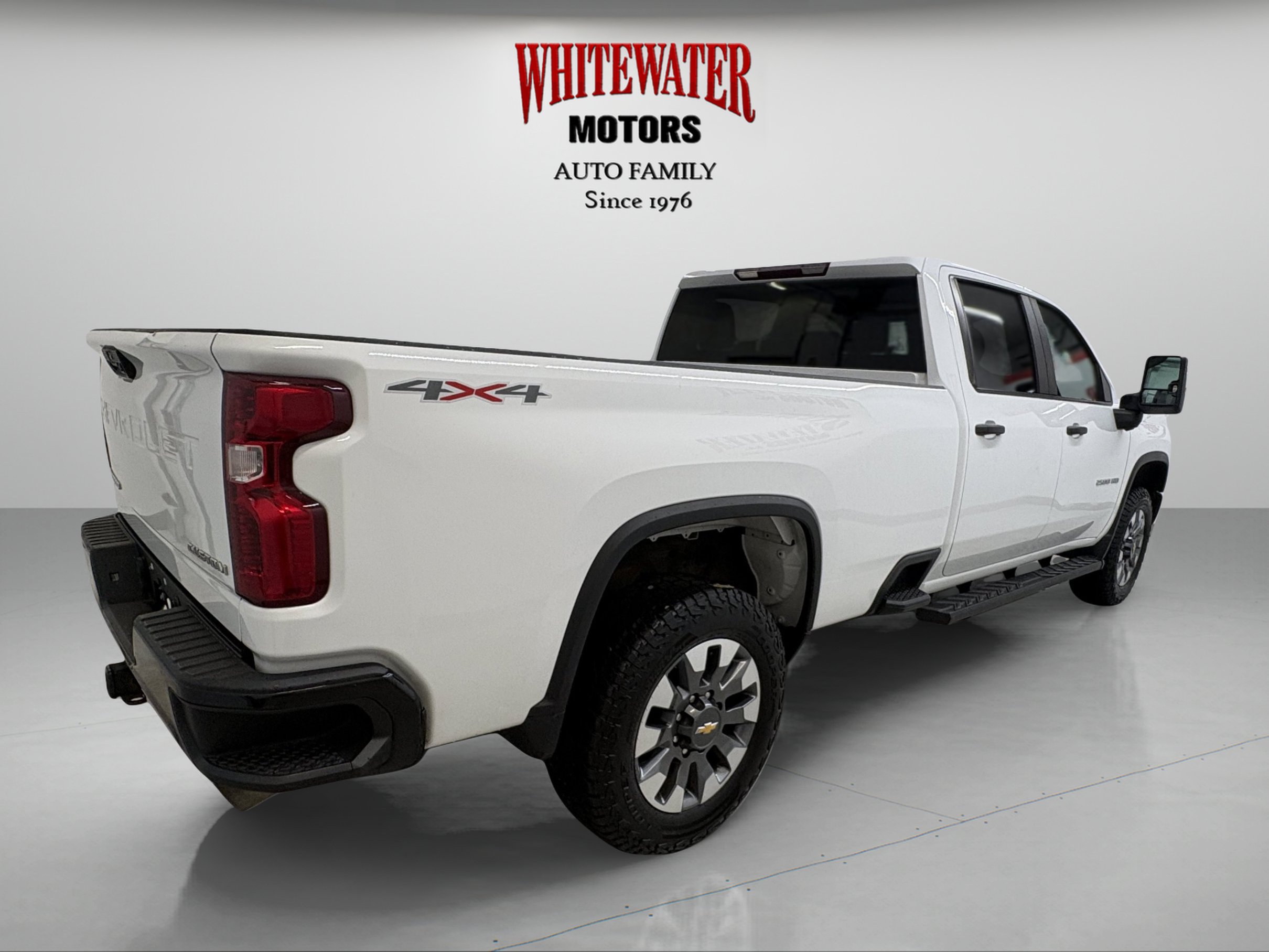 Used 2023 Chevrolet Silverado 2500 Custom w/ Custom Convenience Package AWD/4WD image 4