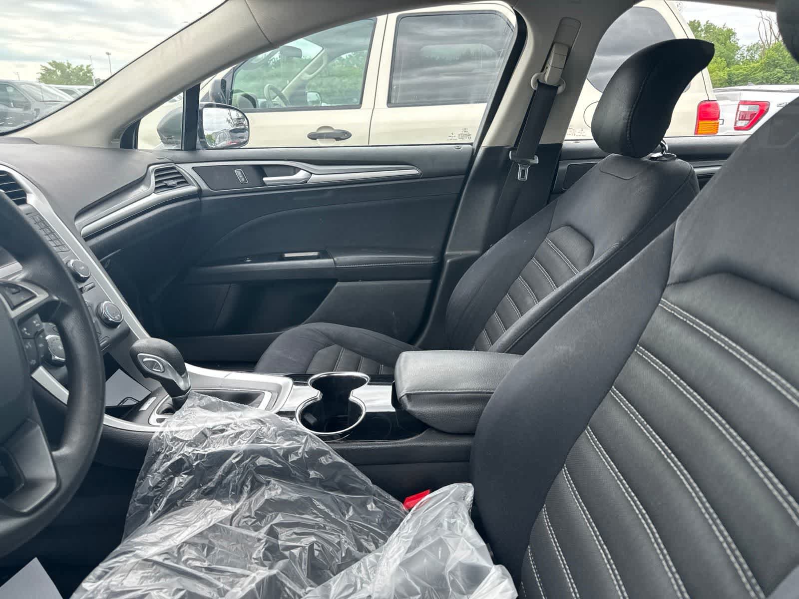 Used 2014 Ford Fusion SE FWD image 30