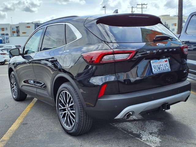 Certified 2025 Ford Escape SE w/ Class II Trailer Tow Package FWD image 3