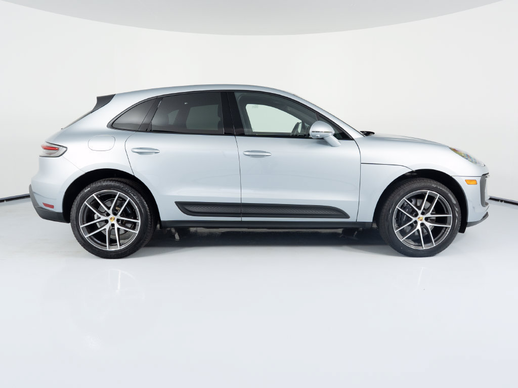 Certified 2026 Porsche Macan AWD/4WD image 11