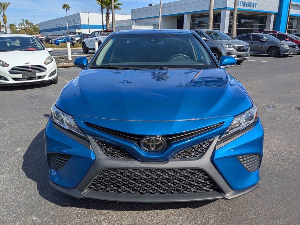 Used 2020 Toyota Camry SE w/ Moonroof Package image 9