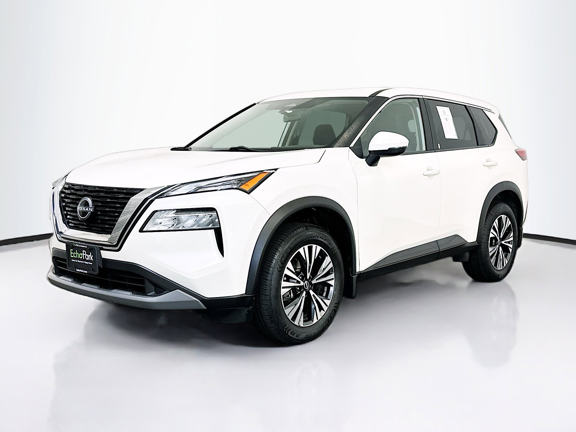 Used 2023 Nissan Rogue SV image 3