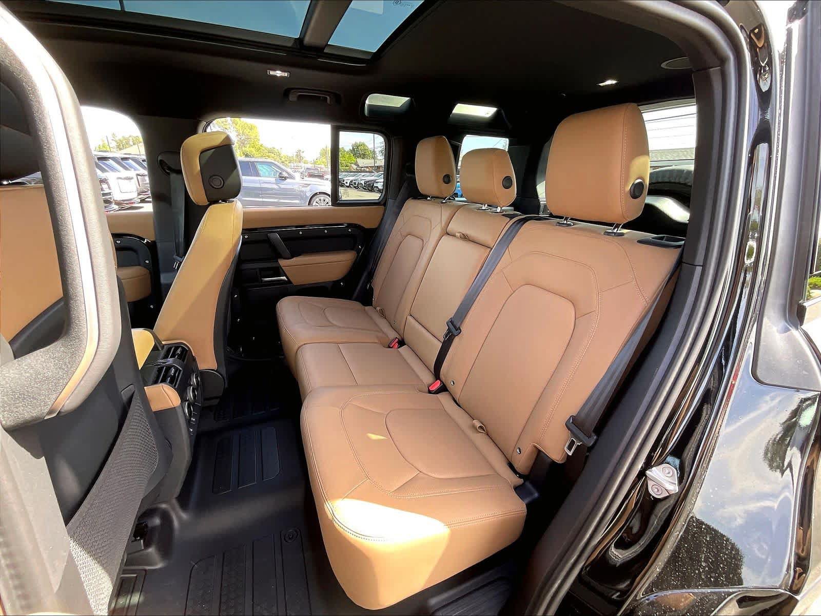 New 2026 Land Rover Defender 110 X-Dynamic SE AWD/4WD image 12