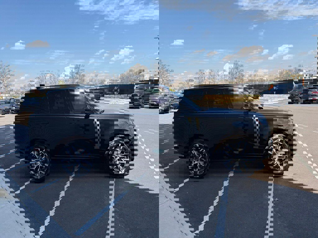 Used 2025 Land Rover Range Rover SE image 4