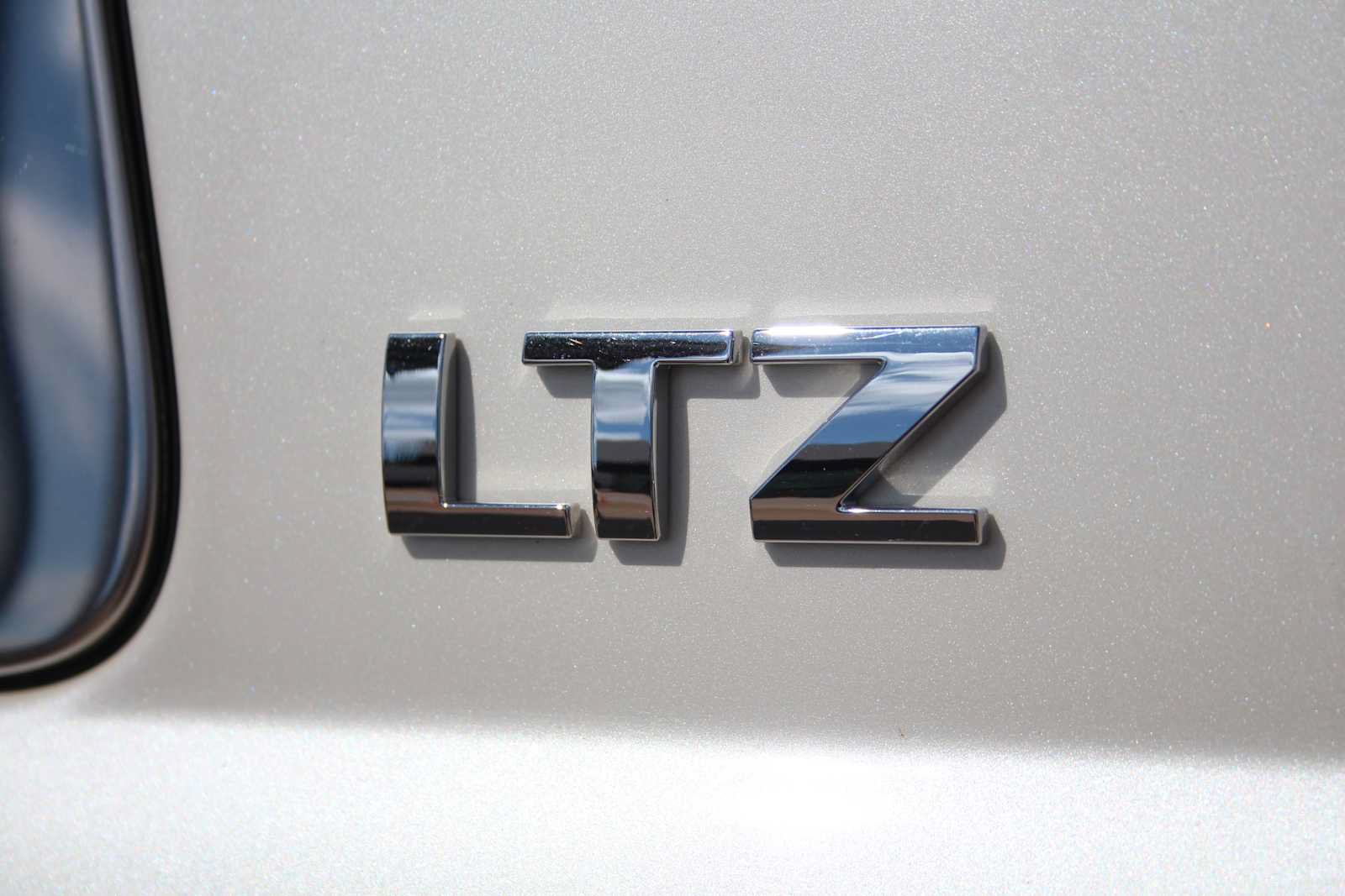 Used 2015 Chevrolet Suburban LTZ AWD/4WD image 6
