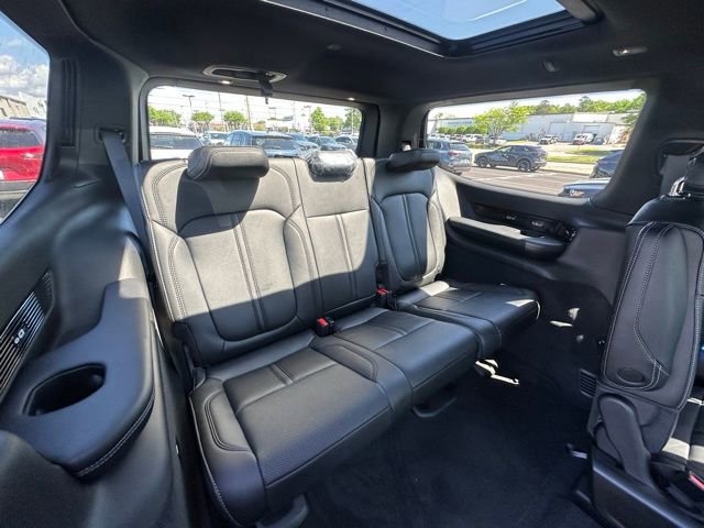 New 2026 Jeep Grand Wagoneer Summit AWD/4WD image 33
