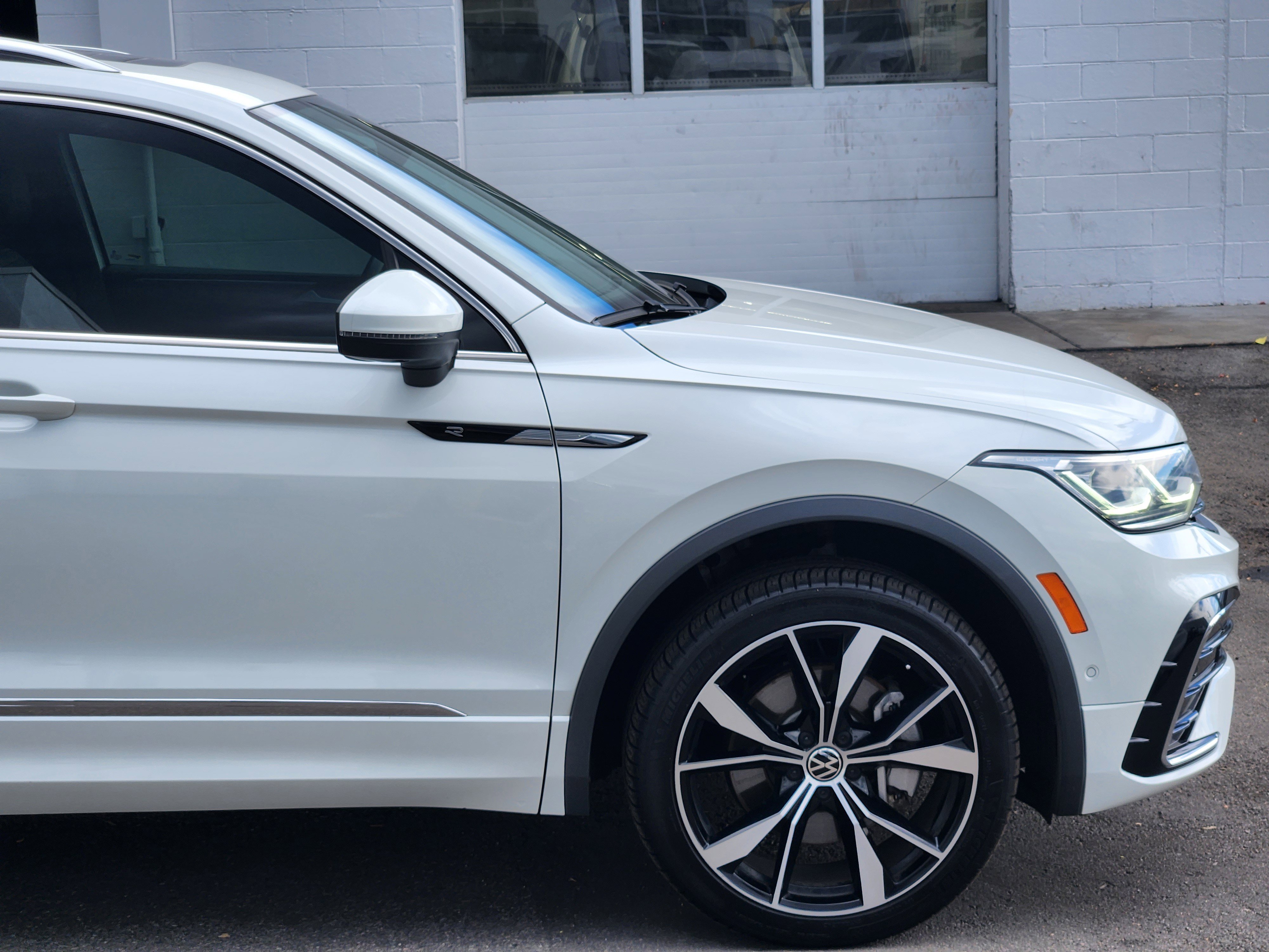 Certified 2022 Volkswagen Tiguan SEL R-Line image 7