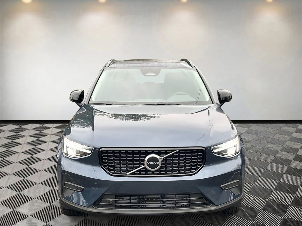 New 2026 Volvo XC40 B4 Core w/ Climate Package image 8