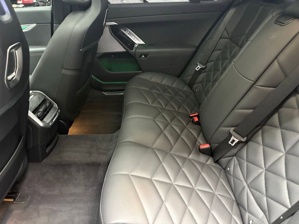 Used 2025 BMW 740i w/ Premium Package RWD image 42