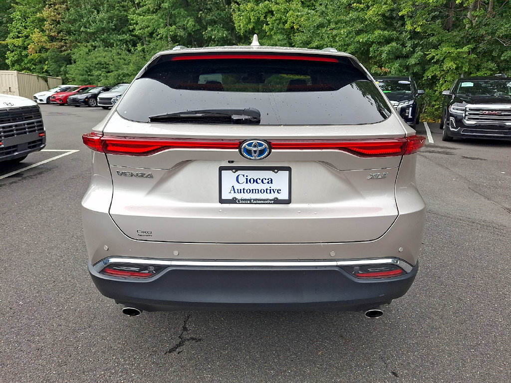 Used 2023 Toyota Venza XLE AWD/4WD image 5