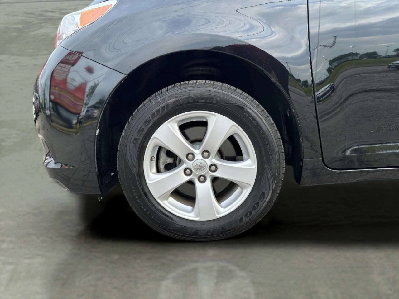 Used 2014 Toyota Sienna L FWD image 30