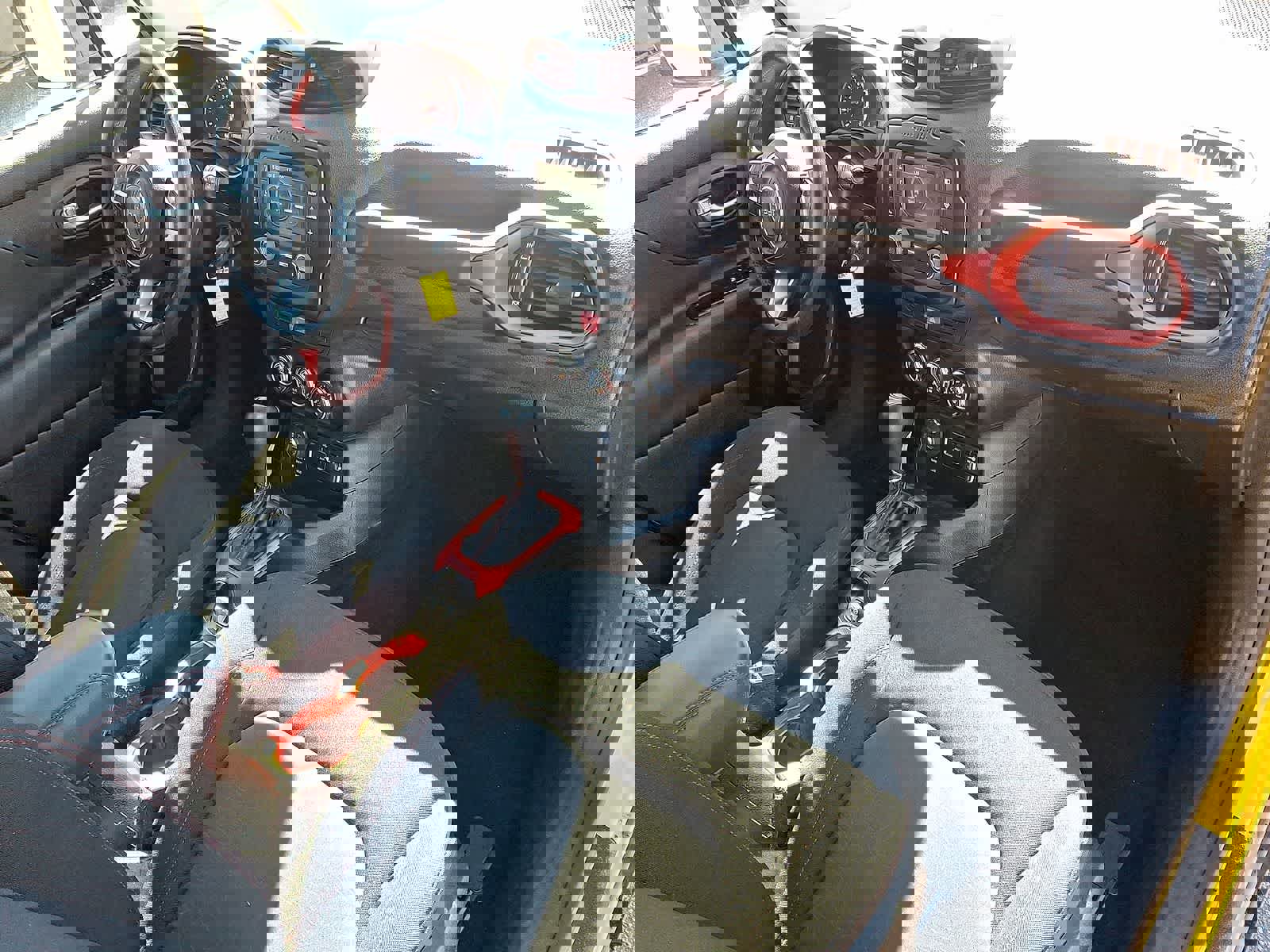 Used 2015 Jeep Renegade Trailhawk image 31