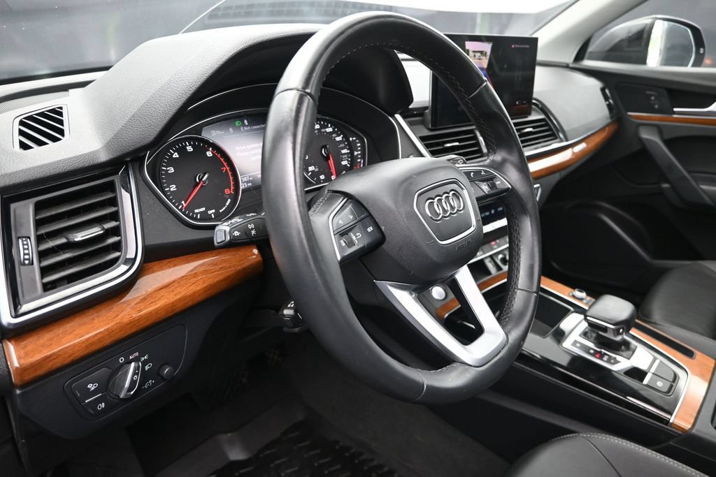 Used 2023 Audi Q5 2.0T Premium w/ Convenience Package AWD/4WD image 12