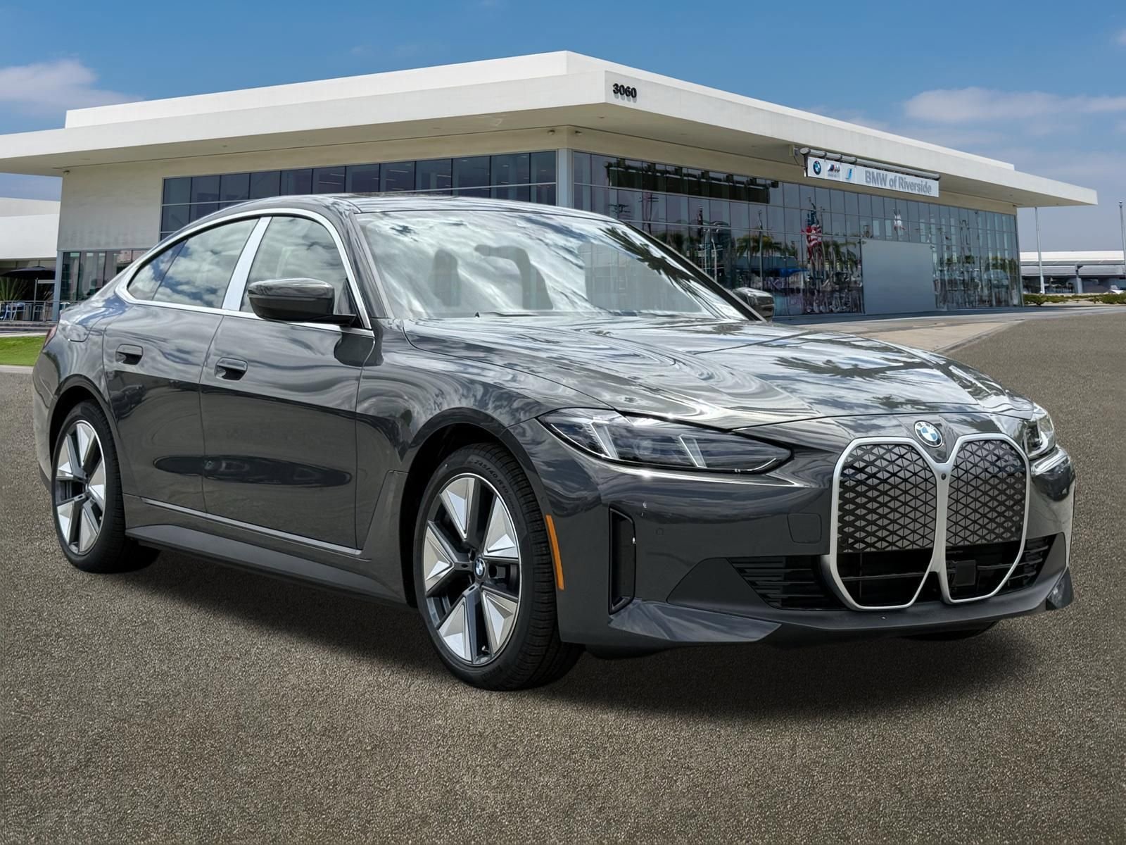 New 2026 BMW i4 eDrive40 w/ Parking Assistance Package RWD image 2