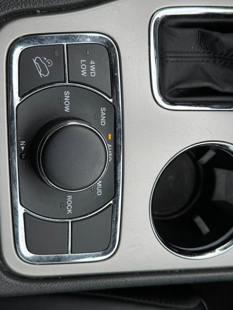 Used 2019 Jeep Grand Cherokee Limited image 31