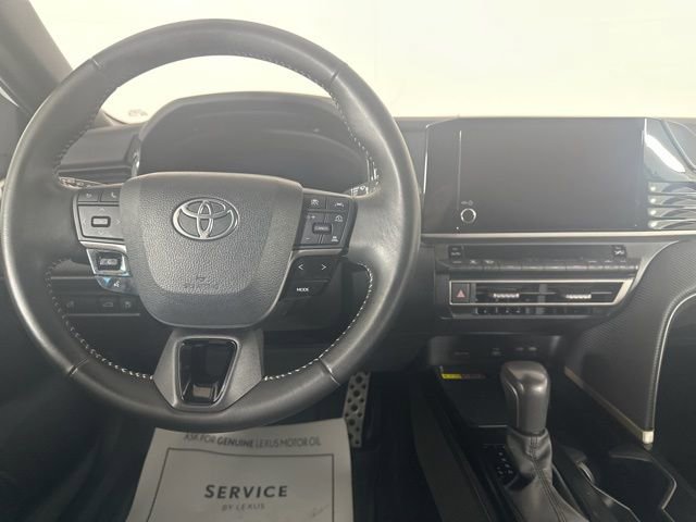 Used 2025 Toyota Camry SE image 13