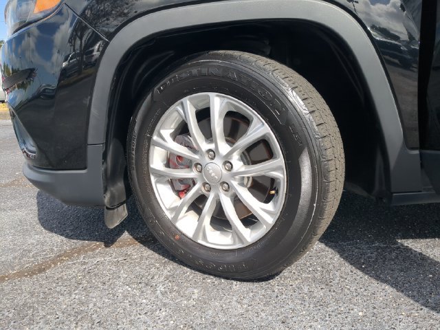 Used 2019 Jeep Cherokee Latitude w/ Popular Appearance Group FWD image 32