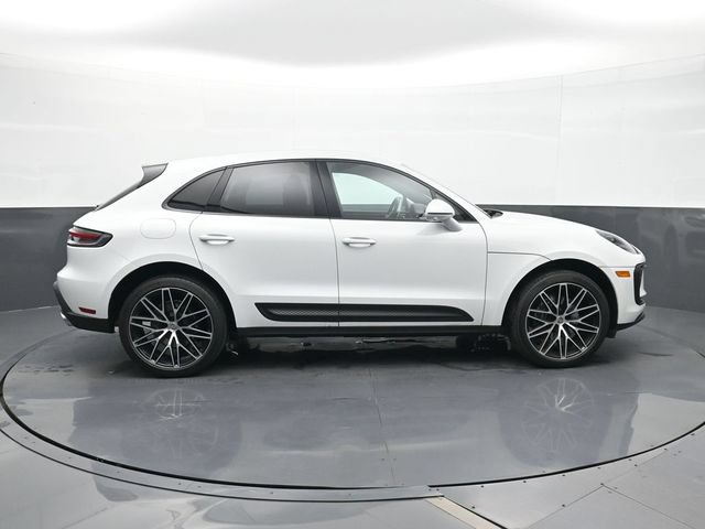 Certified 2025 Porsche Macan AWD/4WD image 23