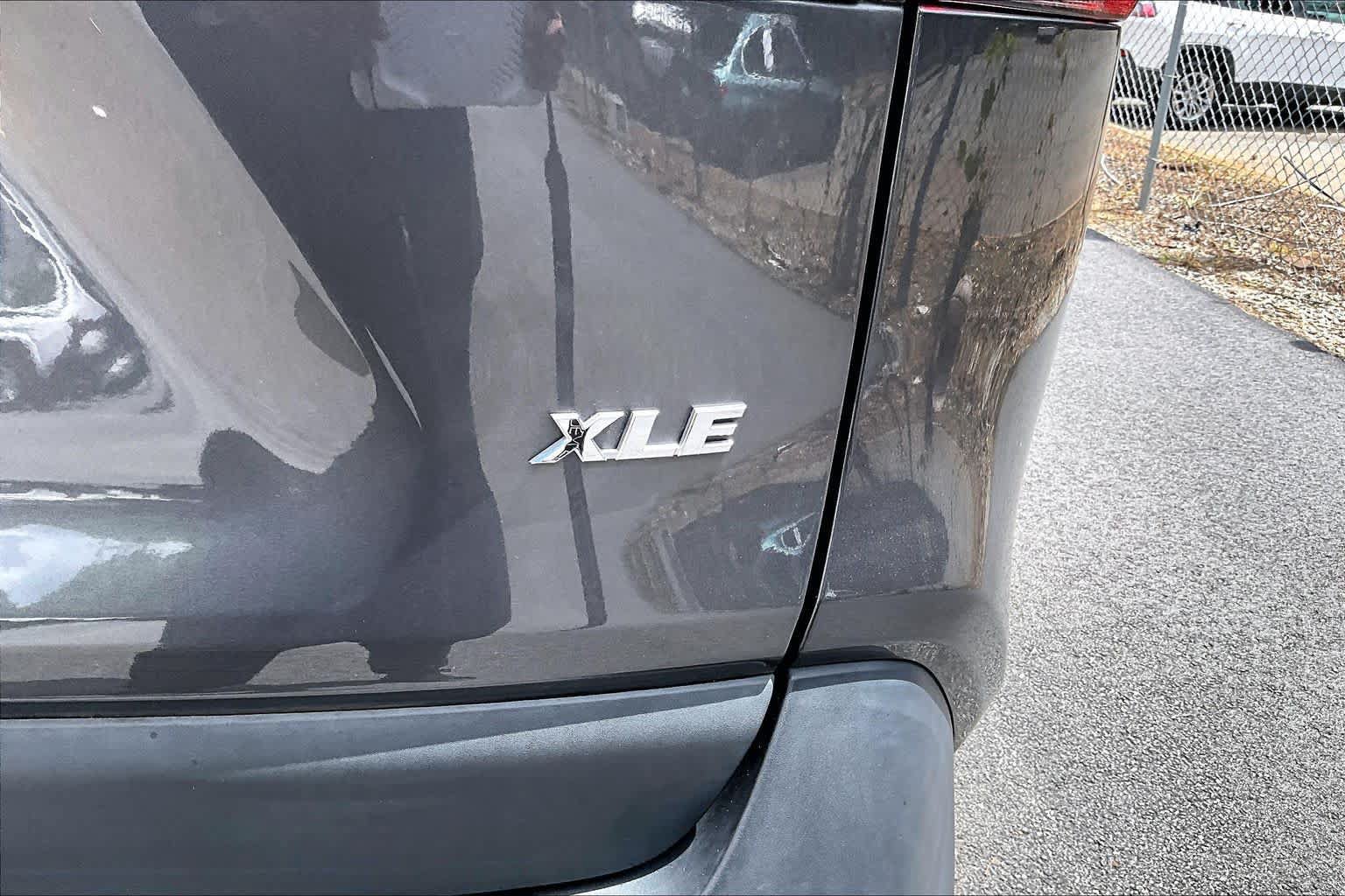 Used 2023 Toyota RAV4 XLE Premium FWD image 10