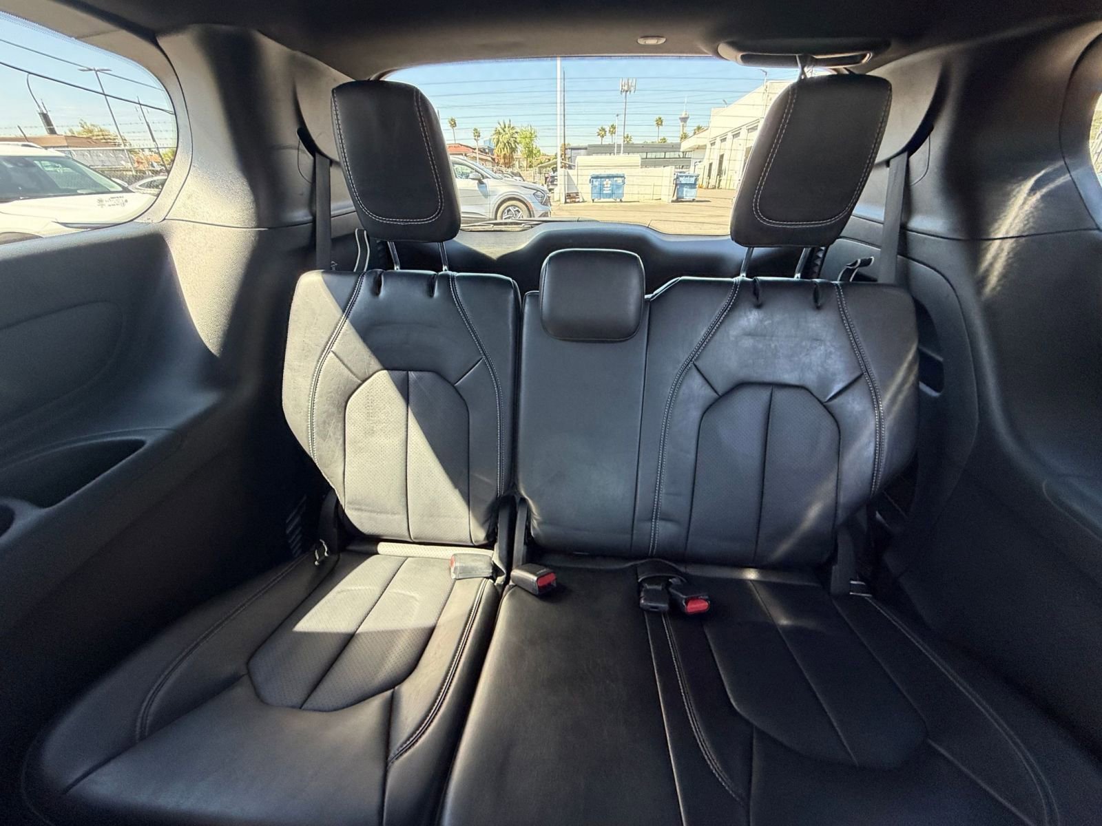 Used 2025 Chrysler Pacifica Select image 29