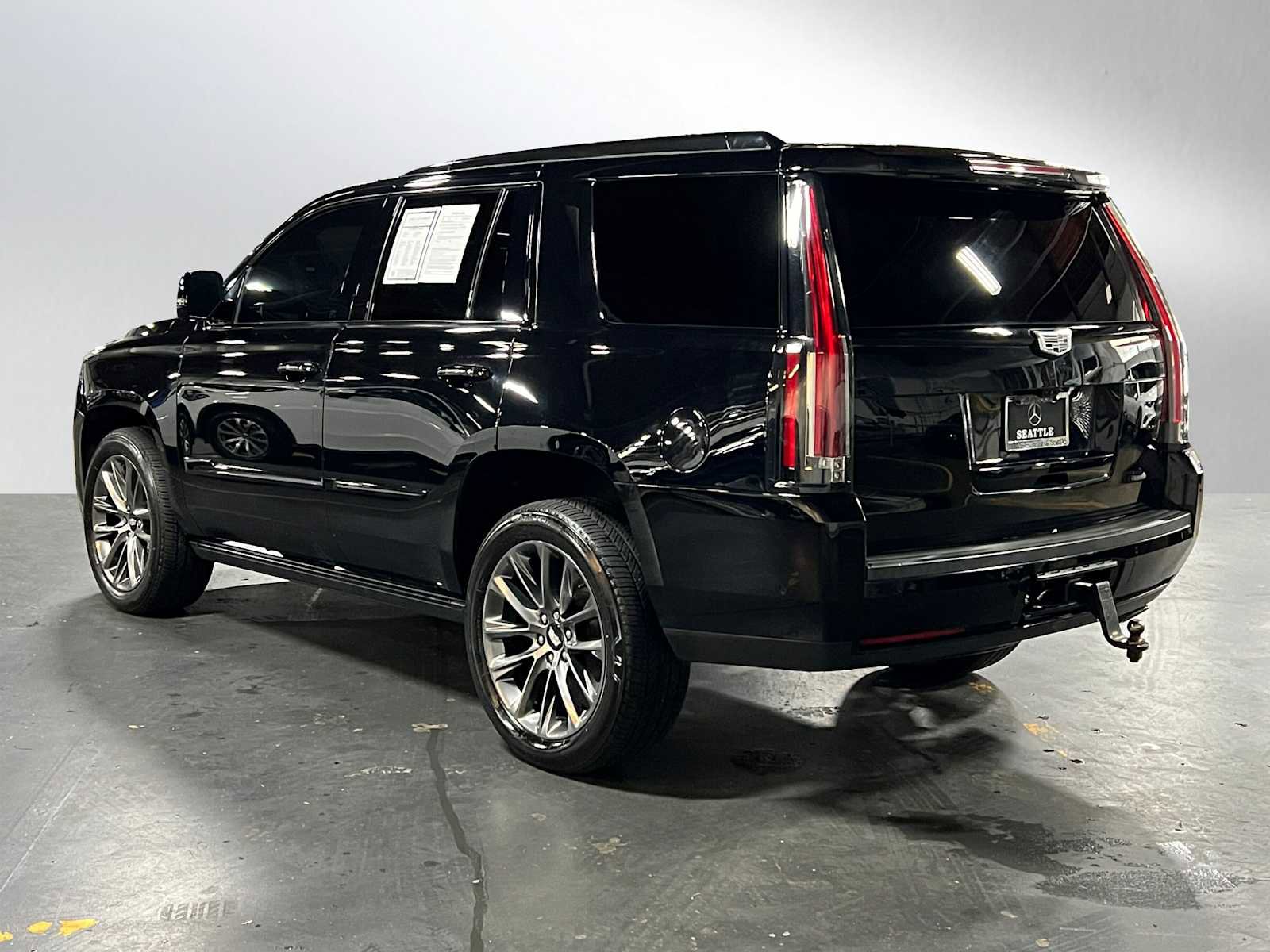 Used 2019 Cadillac Escalade Premium Luxury image 5