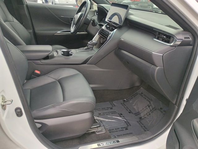 Used 2024 Toyota Venza Nightshade AWD/4WD image 15