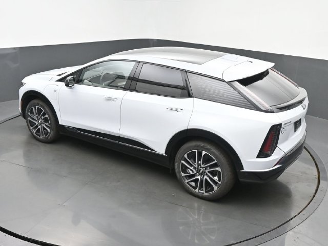 New 2026 Cadillac Optiq Sport 1 w/ LPO, Floor Liner Package AWD/4WD image 41